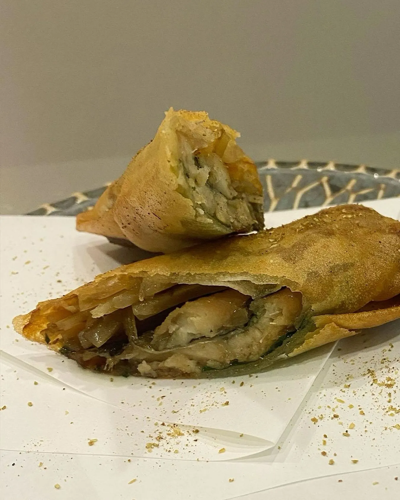 PODUNKの定番グランドメニュー、煮穴子とごぼうの春巻きが...